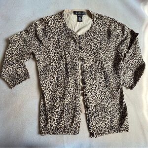 Silx by August Silk STRETCH Animal Print Button Front Sweater EUC Sz Medium